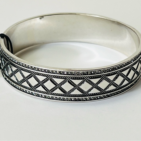 HOUSE OF HARLOW SILVER OXIDIZED BANGLE BRACELET PAVÉ CRYSTALS NWT - Picture 3 of 7